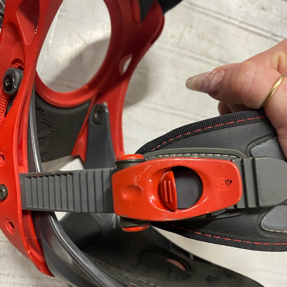 Burton Vibrant Red and Black Bindings - Picture 9 of 10